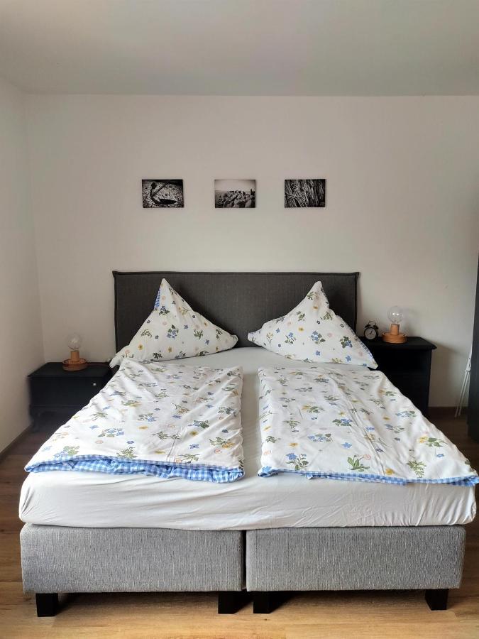 Ferienwohnung Alte Schule Ruhwarden 外观 照片
